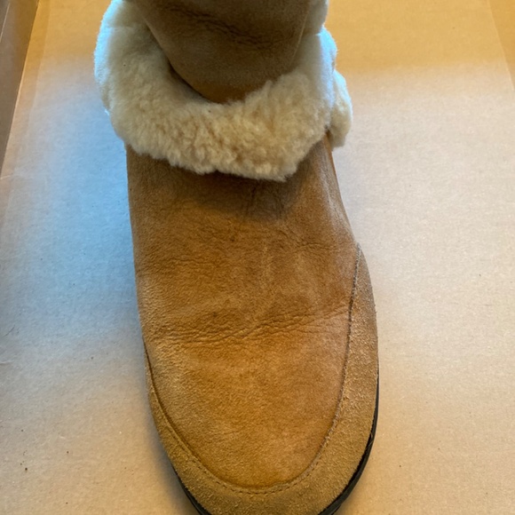 Size 9 Emus - Picture 3 of 7